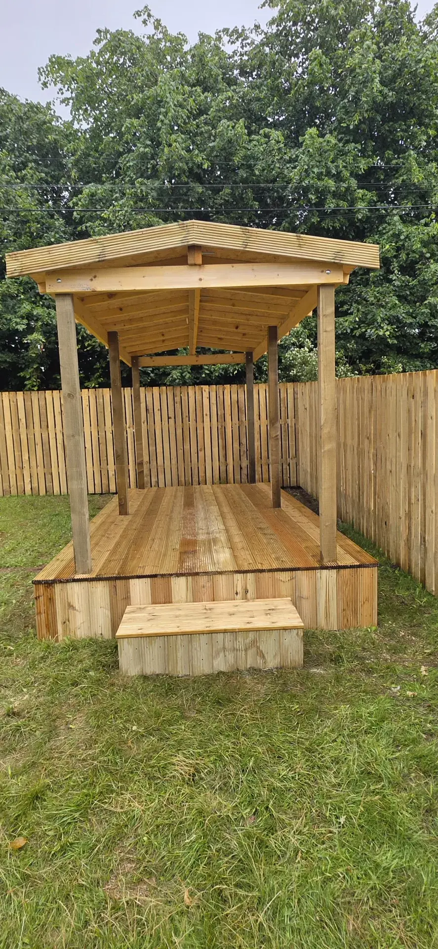 New fence, summerhouse and pergola built by SGBS Projects